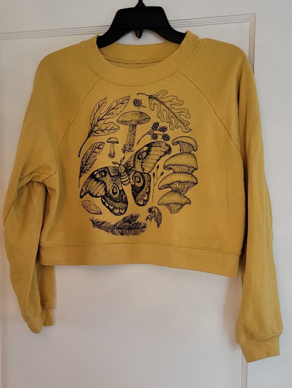 Women's Mustard Cropped Graphic Sweatshirt - Nature Motif